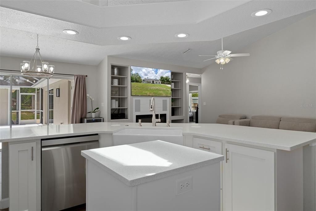 For Sale: $715,000 (5 beds, 2 baths, 3003 Square Feet)
