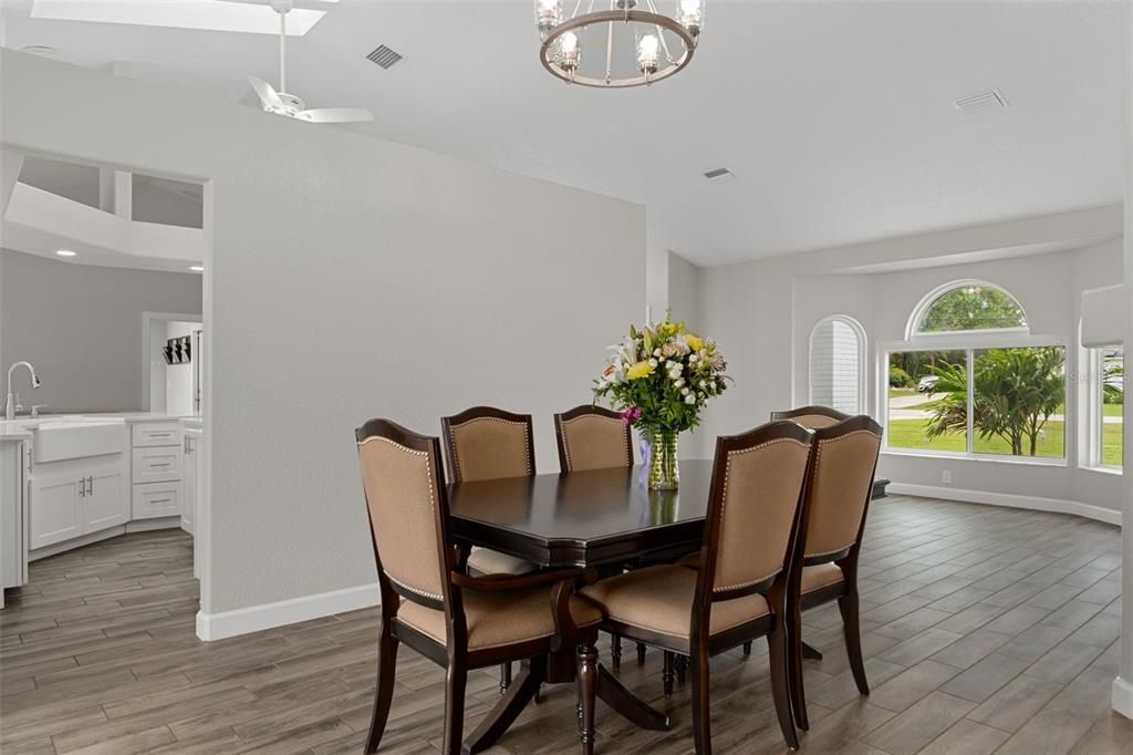 For Sale: $715,000 (5 beds, 2 baths, 3003 Square Feet)