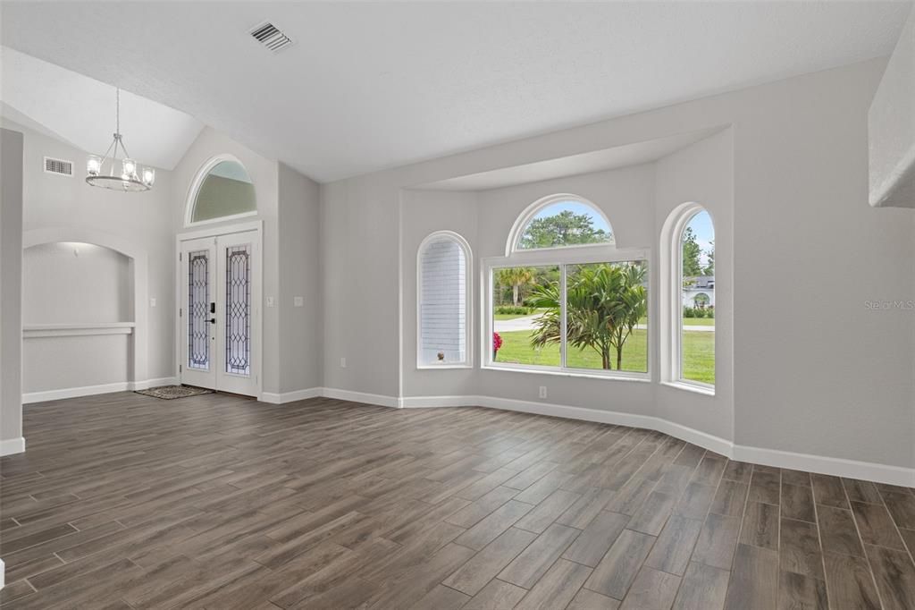 For Sale: $715,000 (5 beds, 2 baths, 3003 Square Feet)
