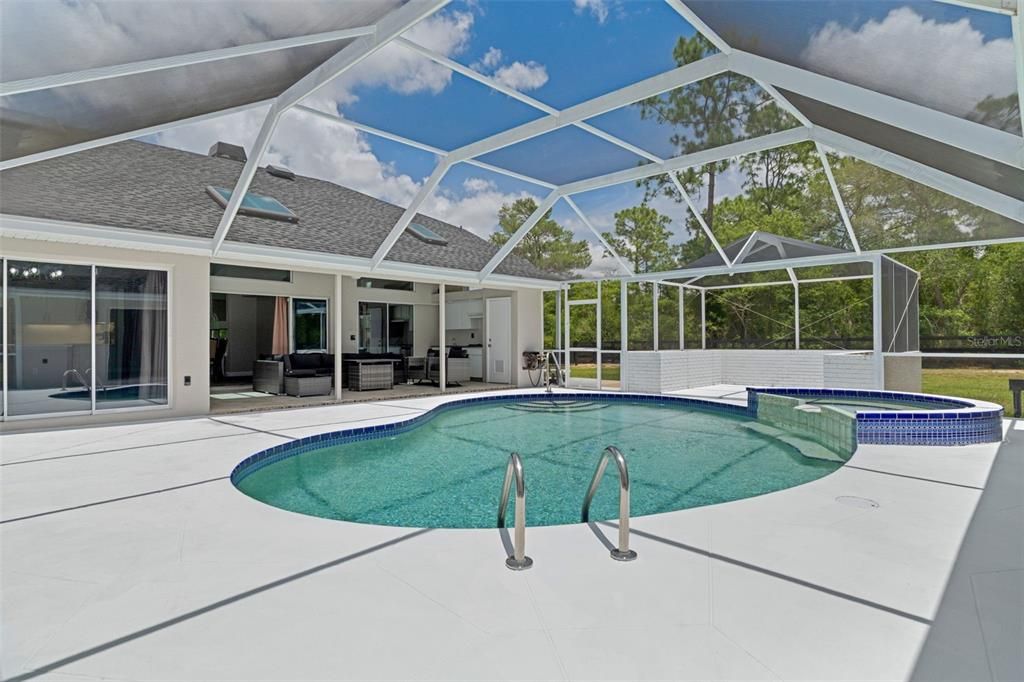 For Sale: $715,000 (5 beds, 2 baths, 3003 Square Feet)