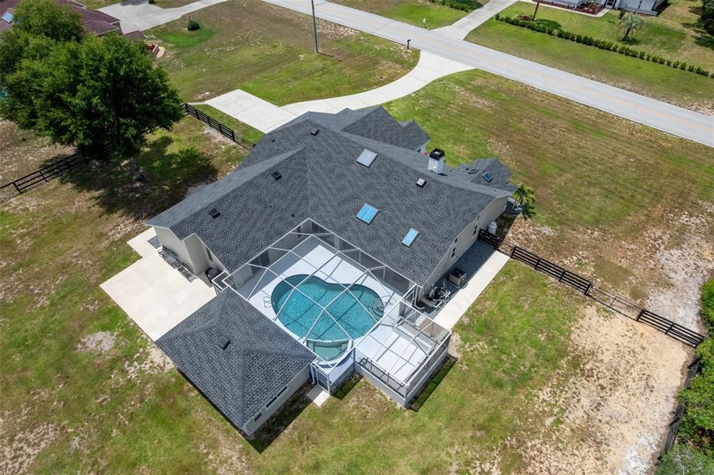 For Sale: $715,000 (5 beds, 2 baths, 3003 Square Feet)