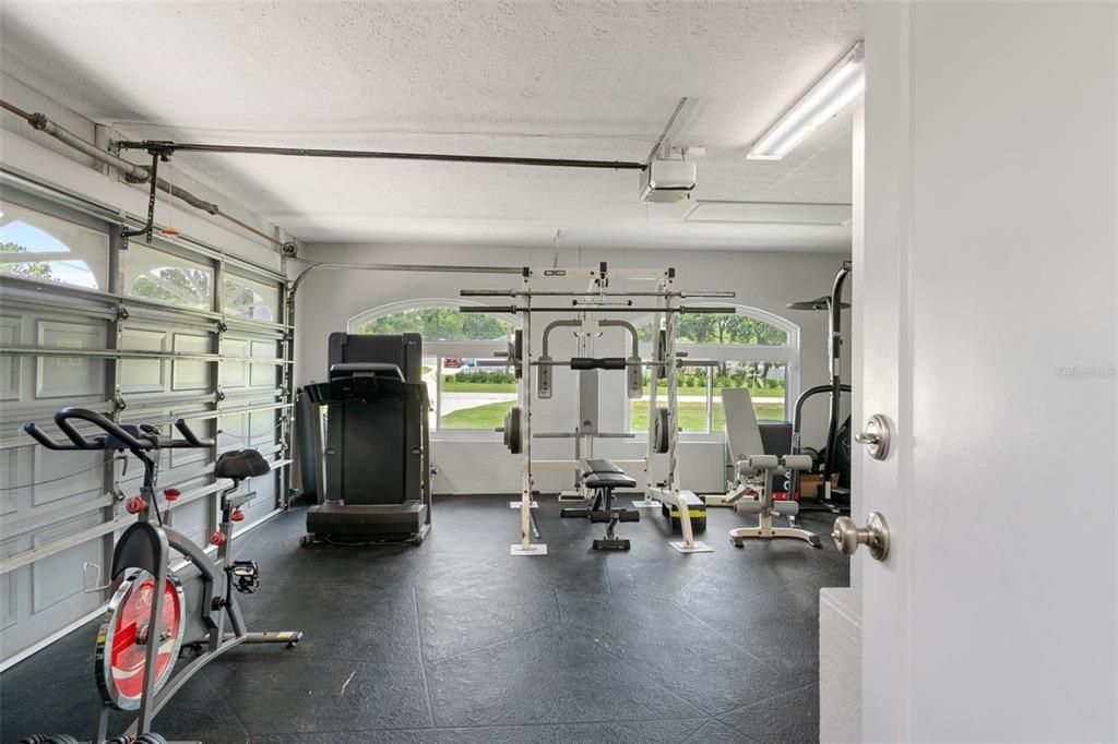 For Sale: $715,000 (5 beds, 2 baths, 3003 Square Feet)