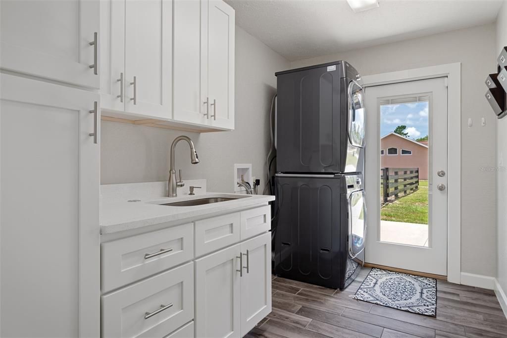 For Sale: $715,000 (5 beds, 2 baths, 3003 Square Feet)