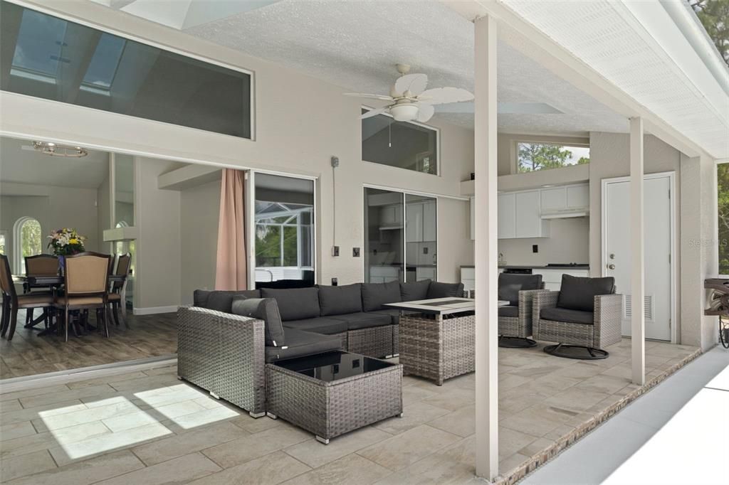 For Sale: $715,000 (5 beds, 2 baths, 3003 Square Feet)