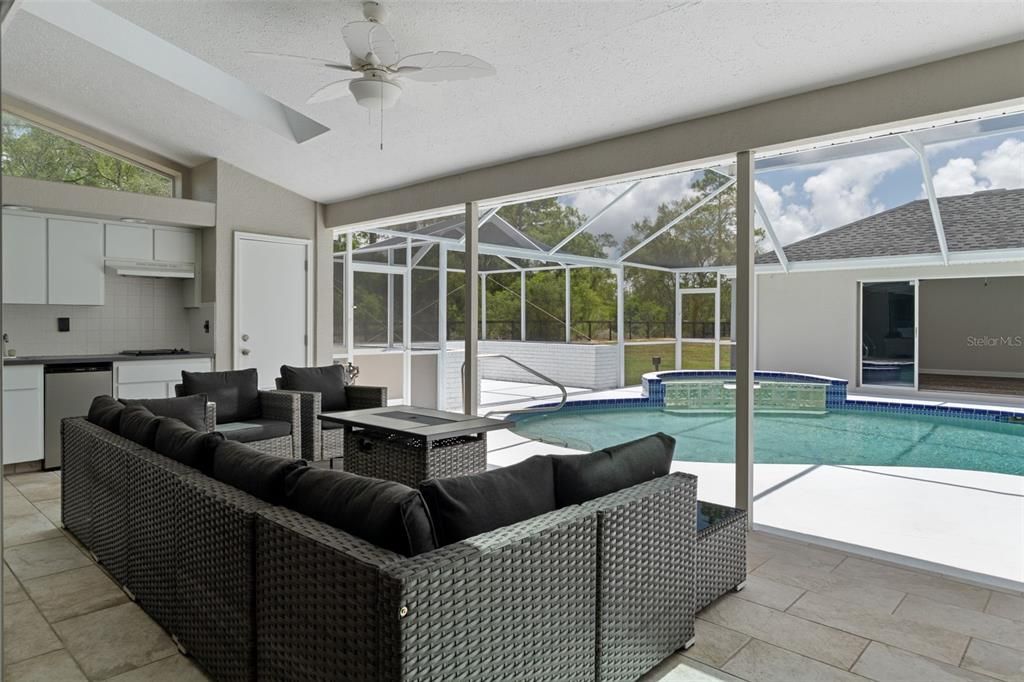 For Sale: $715,000 (5 beds, 2 baths, 3003 Square Feet)