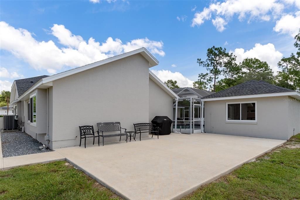 For Sale: $715,000 (5 beds, 2 baths, 3003 Square Feet)