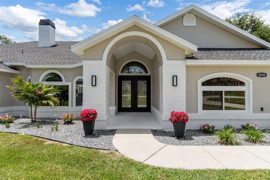 For Sale: $715,000 (5 beds, 2 baths, 3003 Square Feet)