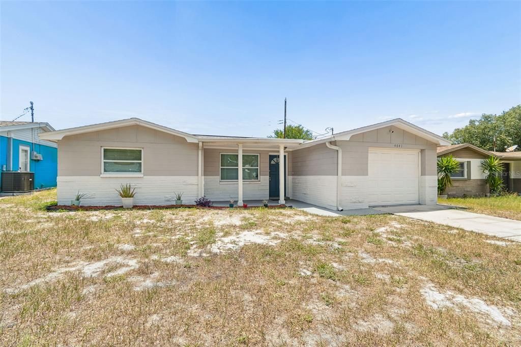For Sale: $210,000 (2 beds, 1 baths, 975 Square Feet)