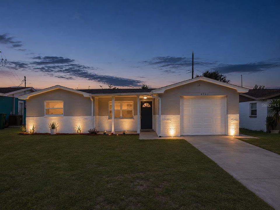 For Sale: $210,000 (2 beds, 1 baths, 975 Square Feet)