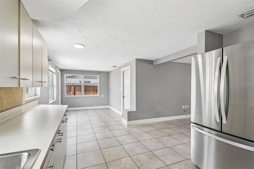 For Sale: $210,000 (2 beds, 1 baths, 975 Square Feet)