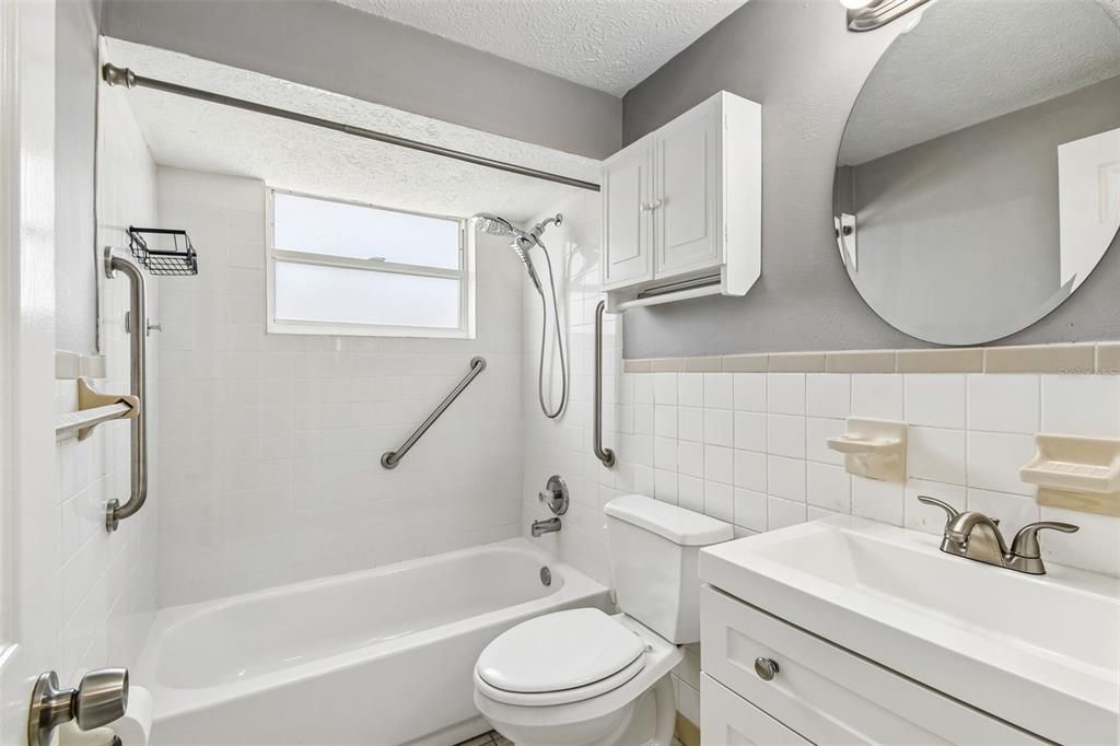 For Sale: $210,000 (2 beds, 1 baths, 975 Square Feet)