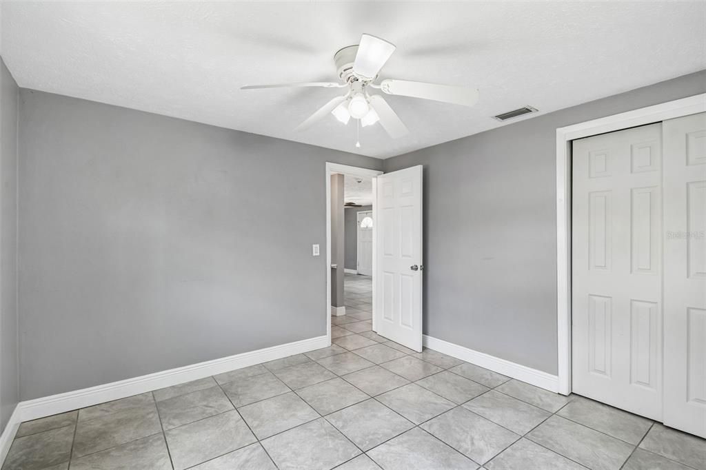 For Sale: $210,000 (2 beds, 1 baths, 975 Square Feet)