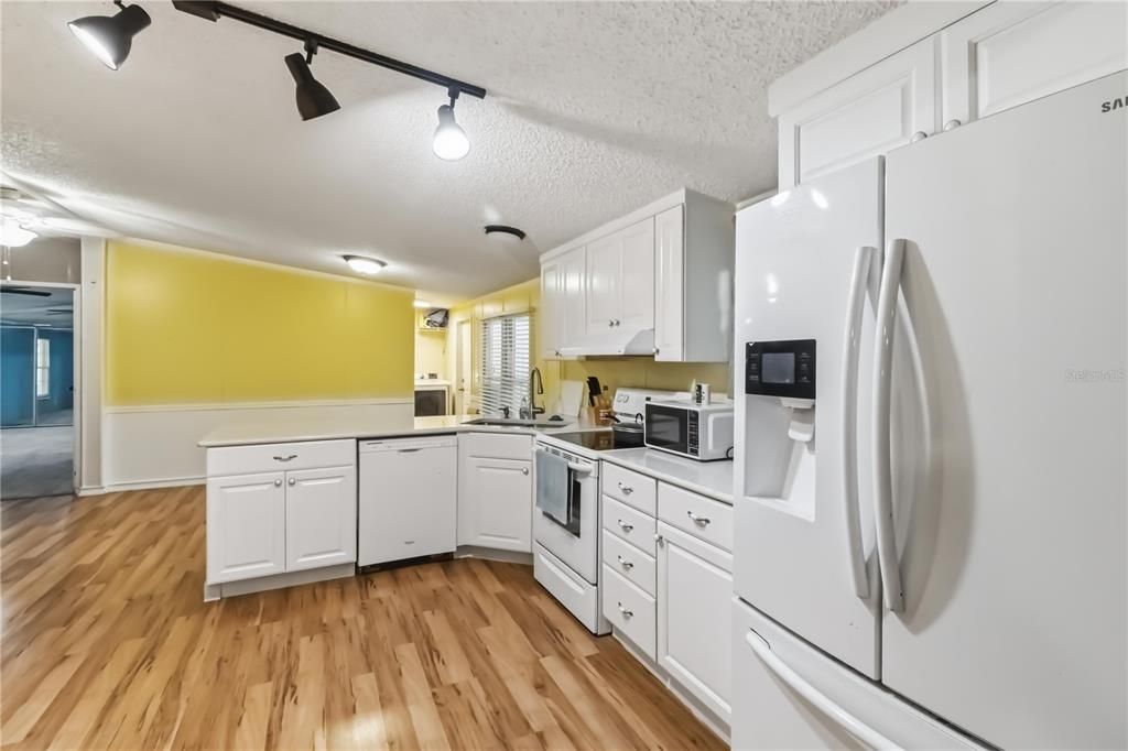 For Sale: $415,000 (3 beds, 2 baths, 1716 Square Feet)