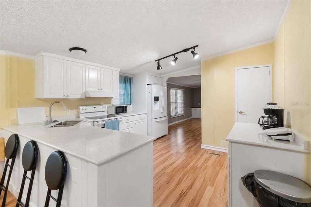For Sale: $415,000 (3 beds, 2 baths, 1716 Square Feet)