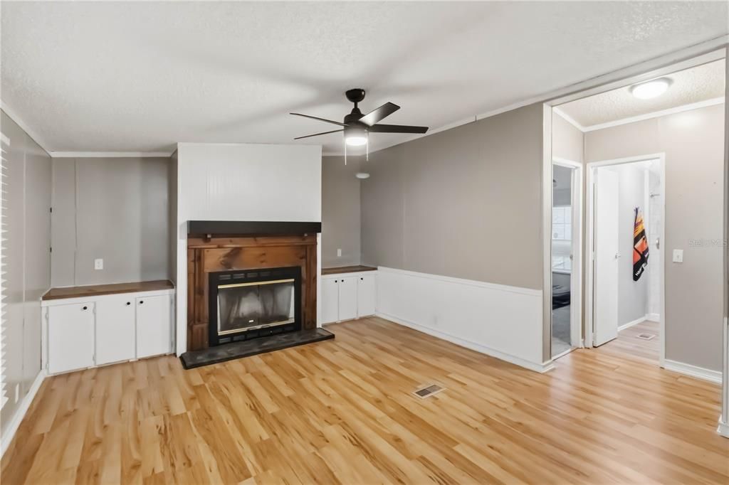 For Sale: $415,000 (3 beds, 2 baths, 1716 Square Feet)