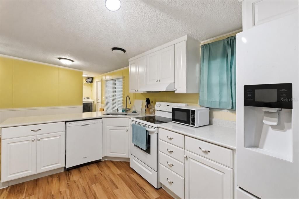 For Sale: $415,000 (3 beds, 2 baths, 1716 Square Feet)