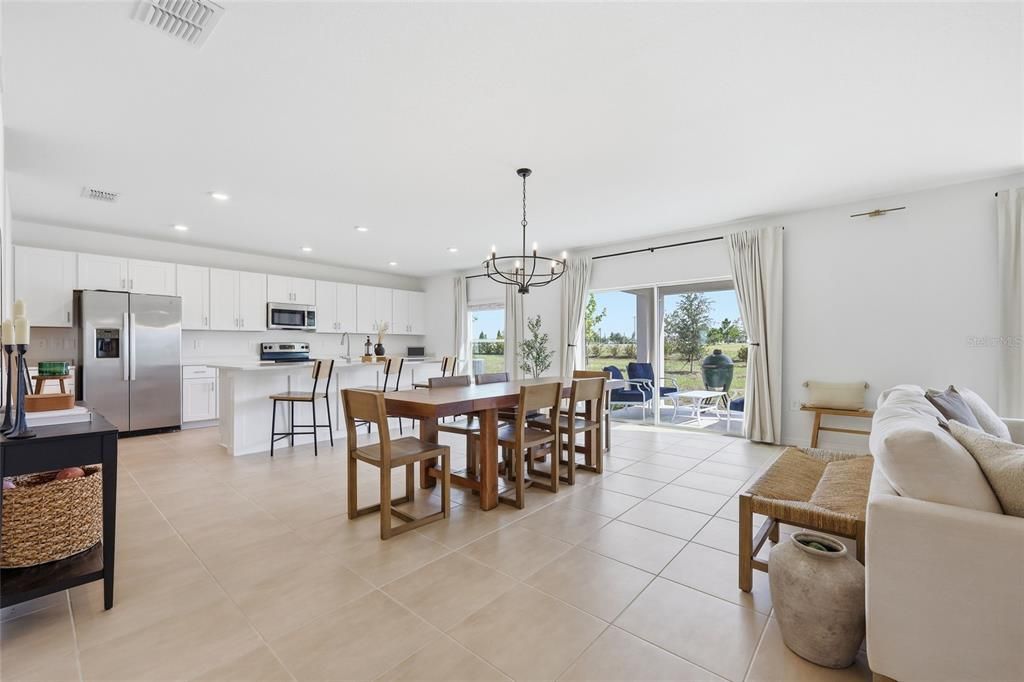 For Sale: $500,000 (5 beds, 3 baths, 2765 Square Feet)