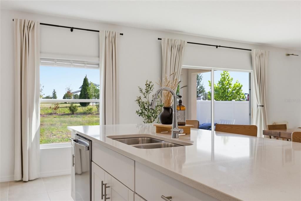 For Sale: $500,000 (5 beds, 3 baths, 2765 Square Feet)