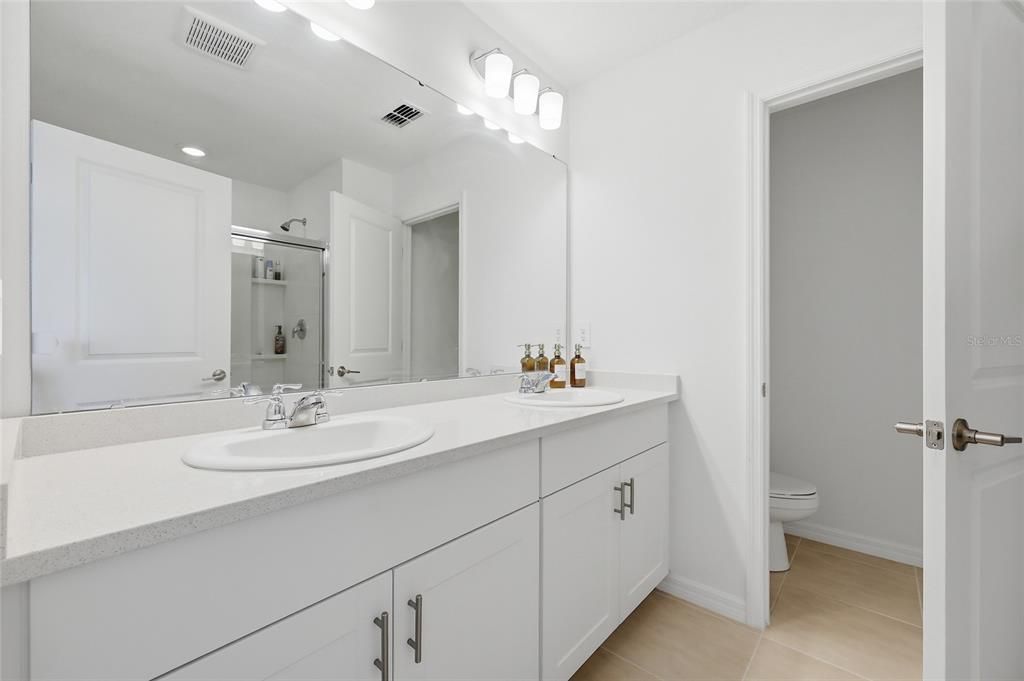 For Sale: $500,000 (5 beds, 3 baths, 2765 Square Feet)
