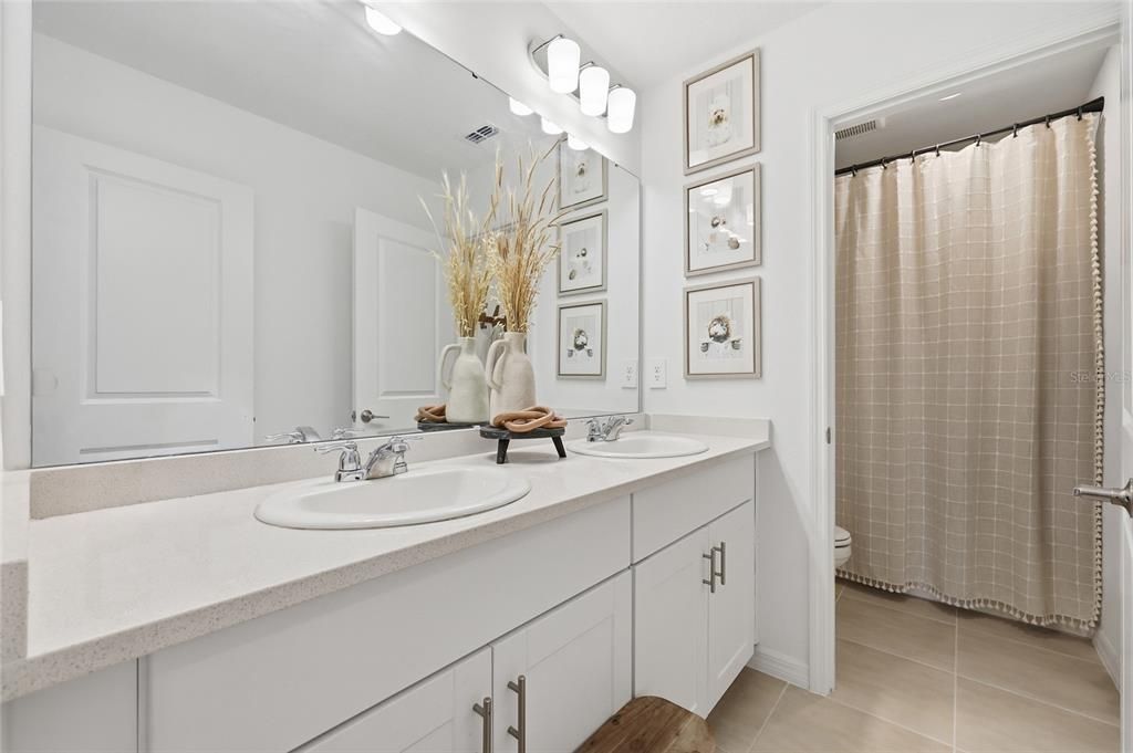 For Sale: $500,000 (5 beds, 3 baths, 2765 Square Feet)