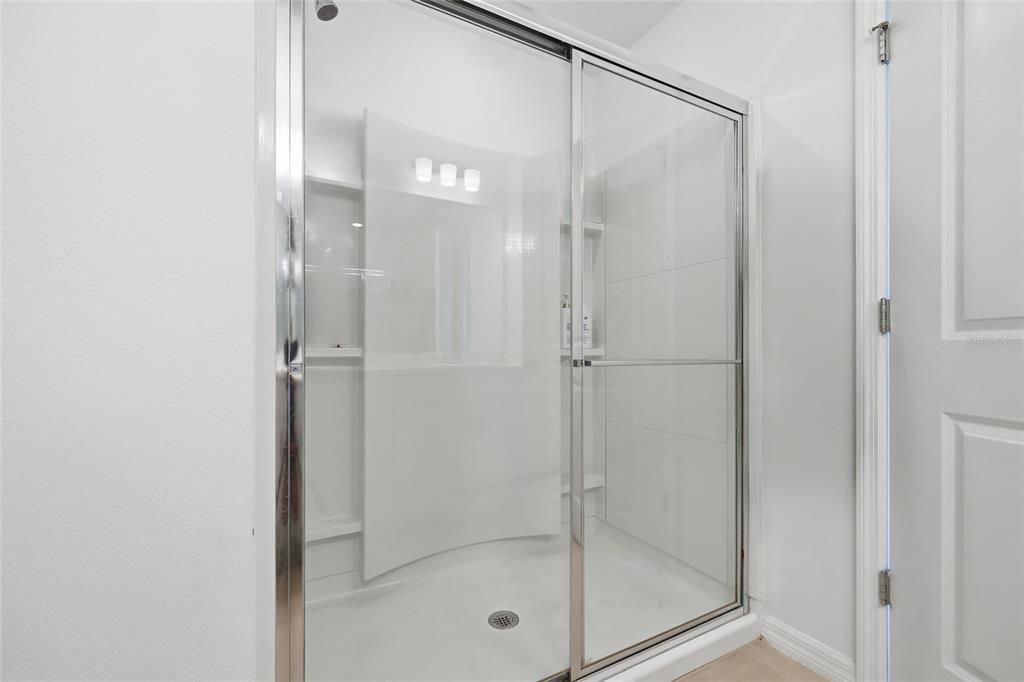 For Sale: $500,000 (5 beds, 3 baths, 2765 Square Feet)
