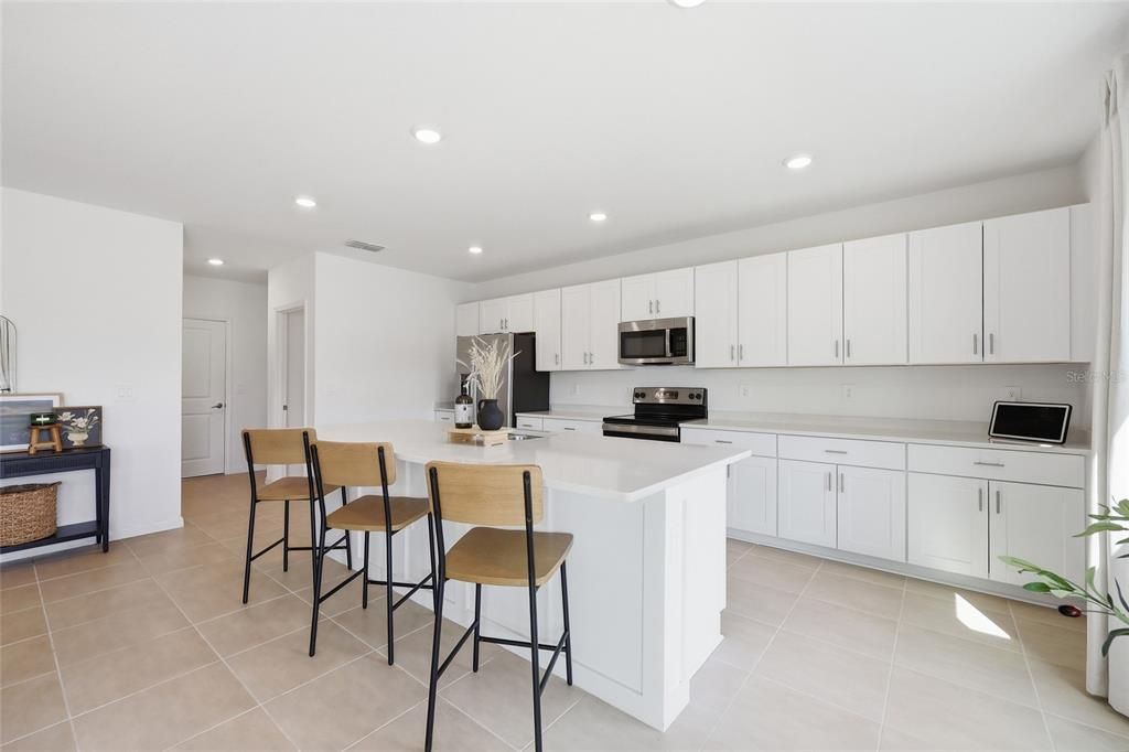 For Sale: $500,000 (5 beds, 3 baths, 2765 Square Feet)