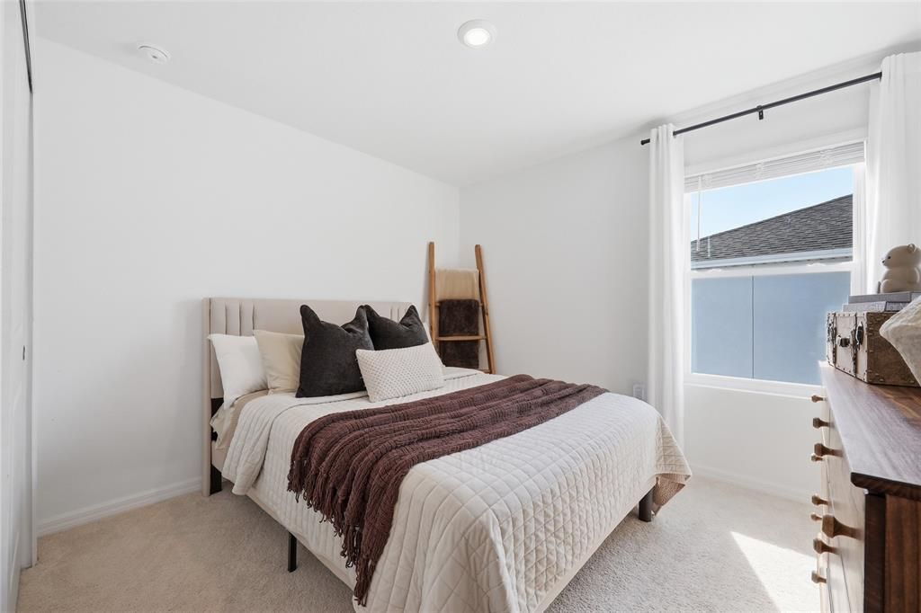 For Sale: $500,000 (5 beds, 3 baths, 2765 Square Feet)