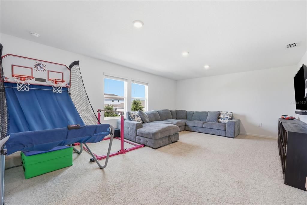 For Sale: $500,000 (5 beds, 3 baths, 2765 Square Feet)
