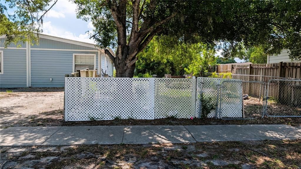 For Sale: $399,900 (6 beds, 3 baths, 2439 Square Feet)