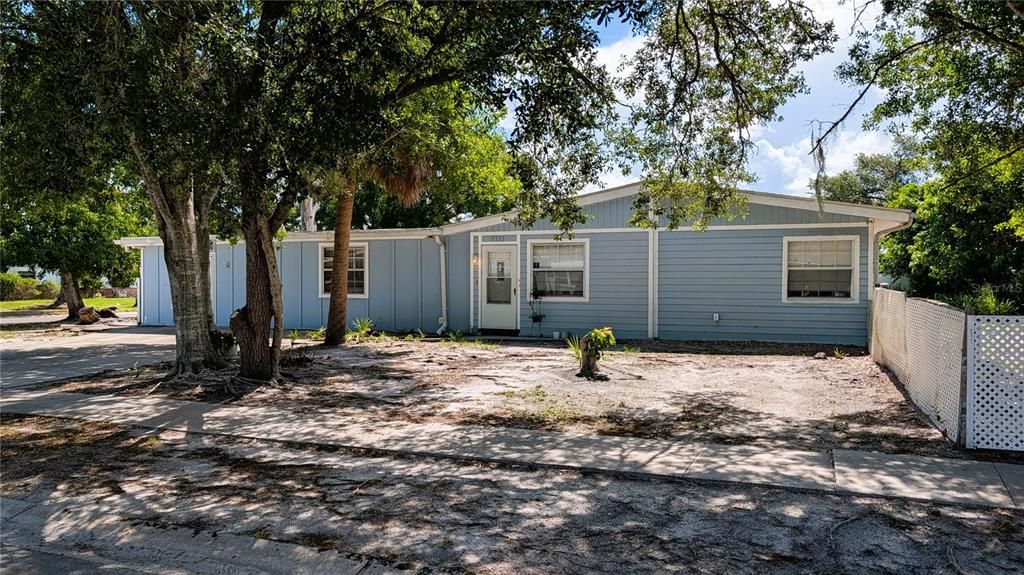 For Sale: $399,900 (6 beds, 3 baths, 2439 Square Feet)