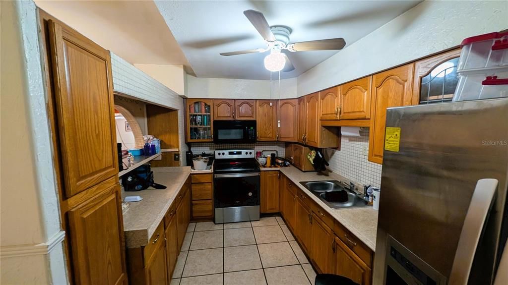 For Sale: $399,900 (6 beds, 3 baths, 2439 Square Feet)