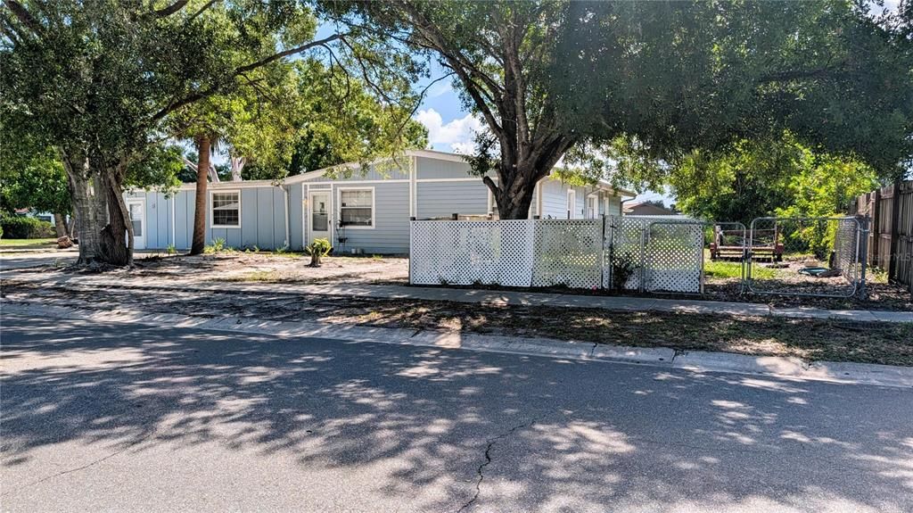 For Sale: $399,900 (6 beds, 3 baths, 2439 Square Feet)