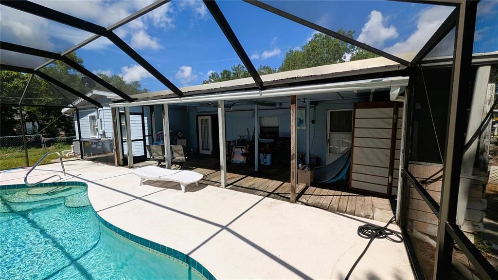 For Sale: $399,900 (6 beds, 3 baths, 2439 Square Feet)