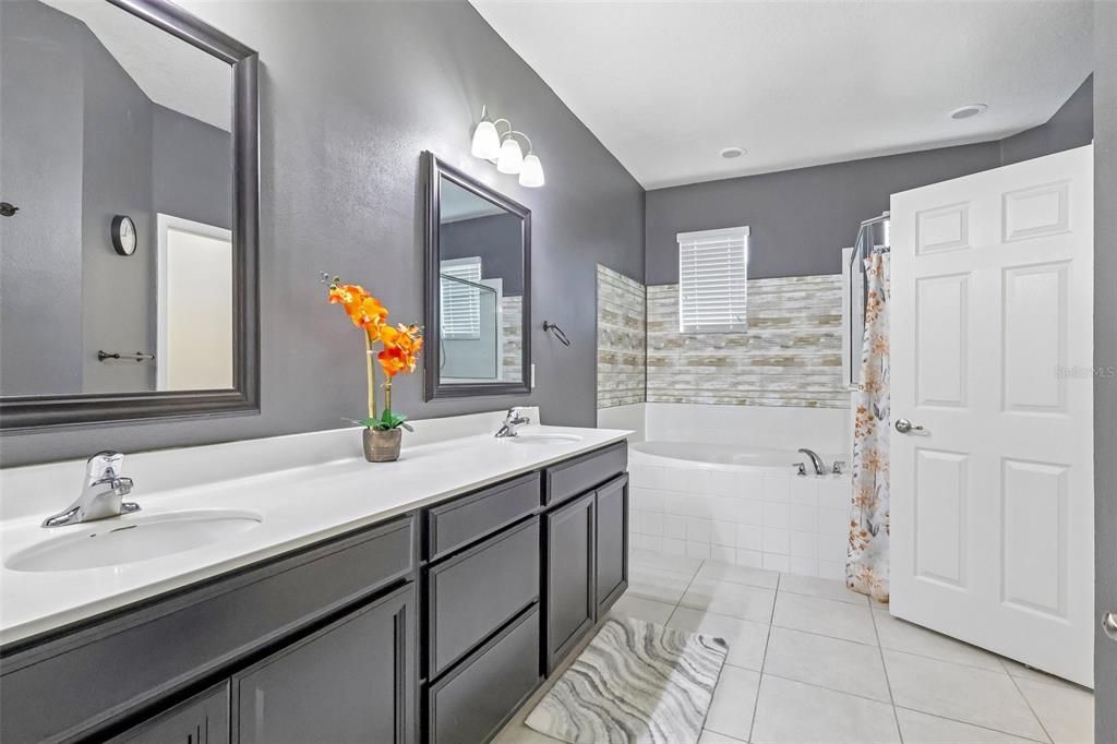 For Sale: $360,000 (4 beds, 2 baths, 1841 Square Feet)