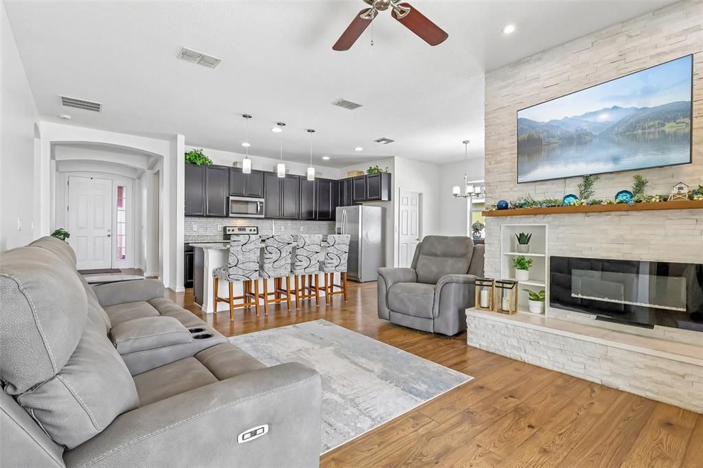 For Sale: $360,000 (4 beds, 2 baths, 1841 Square Feet)