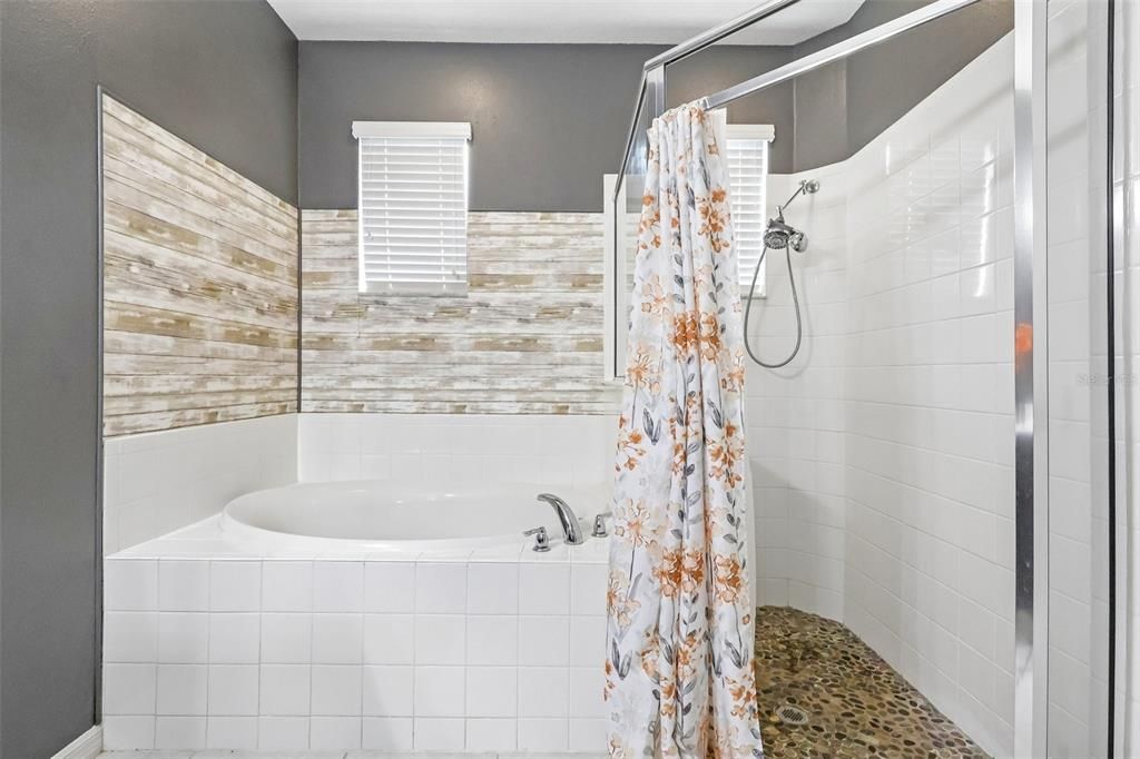 For Sale: $360,000 (4 beds, 2 baths, 1841 Square Feet)