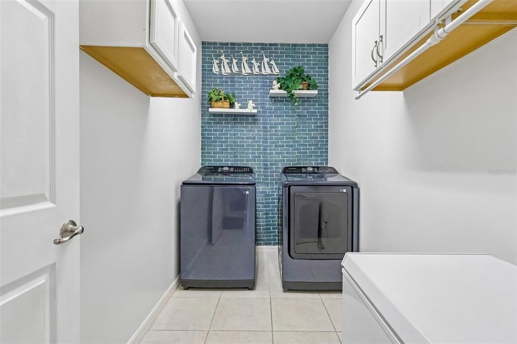 For Sale: $360,000 (4 beds, 2 baths, 1841 Square Feet)