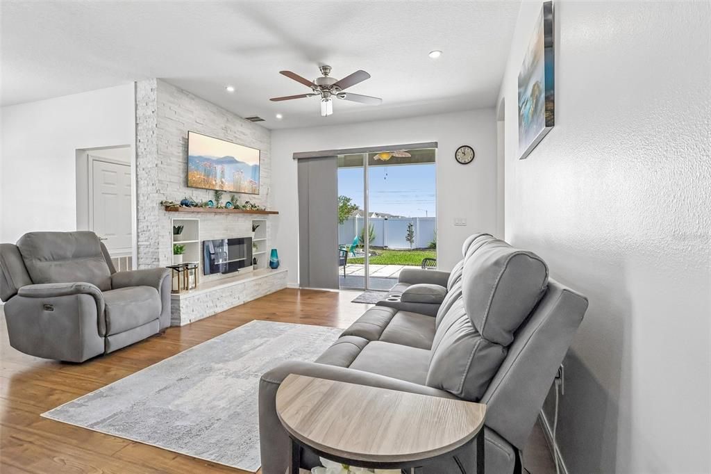 For Sale: $360,000 (4 beds, 2 baths, 1841 Square Feet)