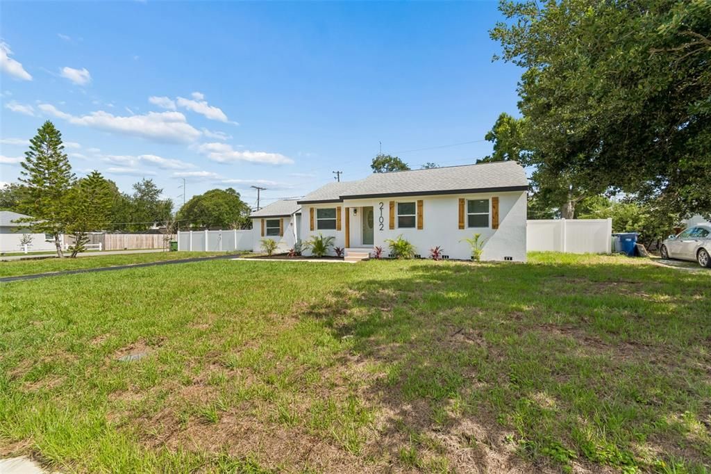 En Venta: $599,000 (4 camas, 3 baños, 1637 Pies cuadrados)