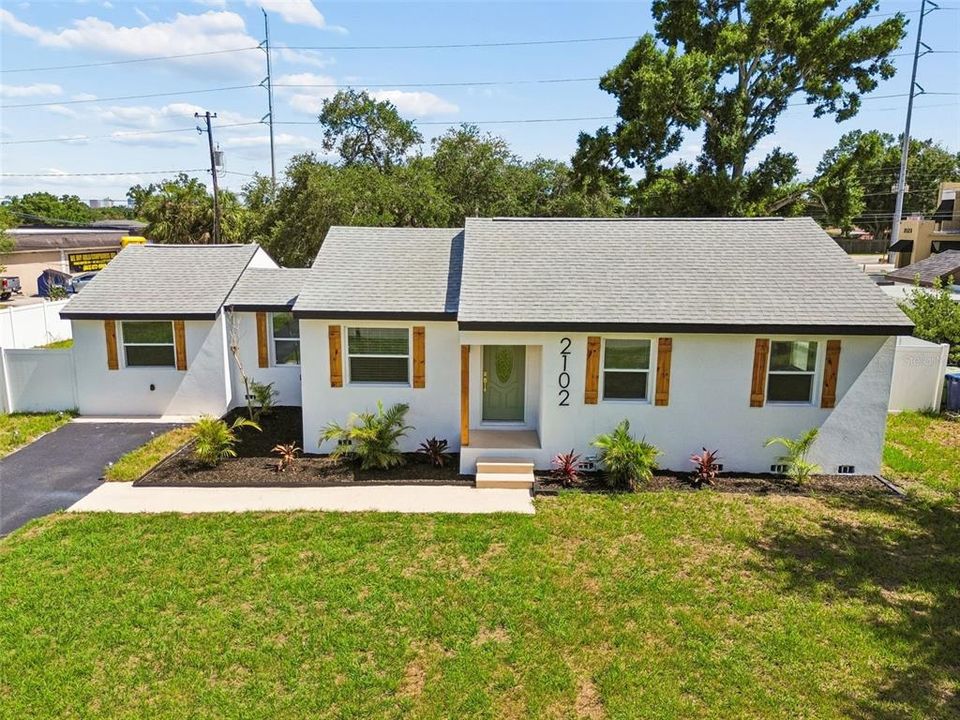 En Venta: $599,000 (4 camas, 3 baños, 1637 Pies cuadrados)