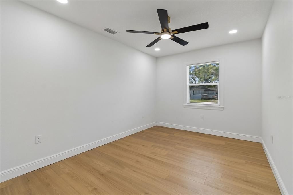 En Venta: $599,000 (4 camas, 3 baños, 1637 Pies cuadrados)