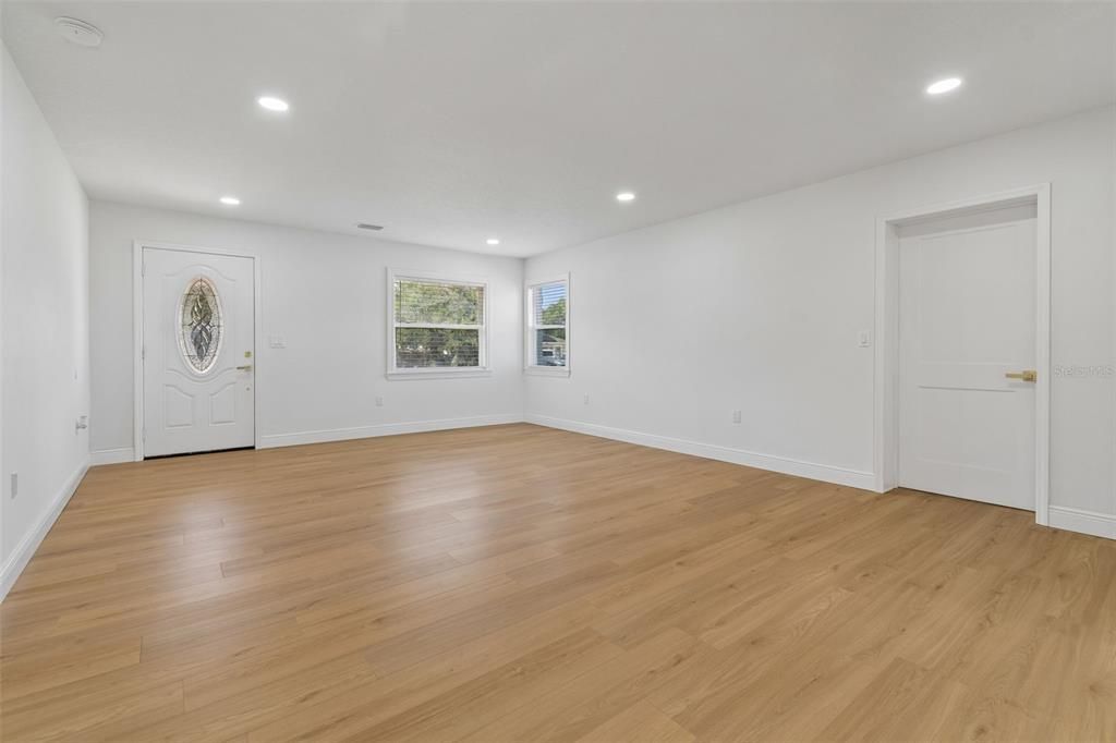 En Venta: $599,000 (4 camas, 3 baños, 1637 Pies cuadrados)
