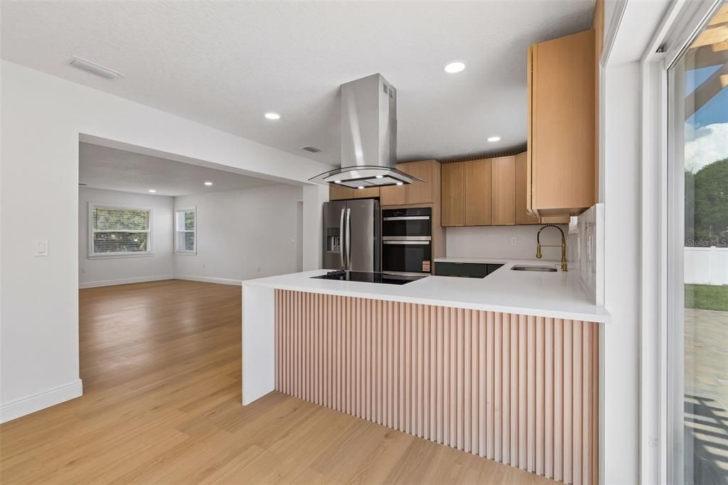 En Venta: $599,000 (4 camas, 3 baños, 1637 Pies cuadrados)