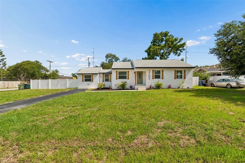 En Venta: $599,000 (4 camas, 3 baños, 1637 Pies cuadrados)
