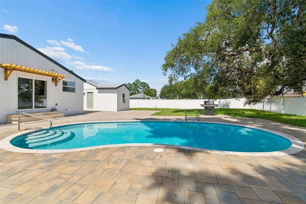 En Venta: $599,000 (4 camas, 3 baños, 1637 Pies cuadrados)