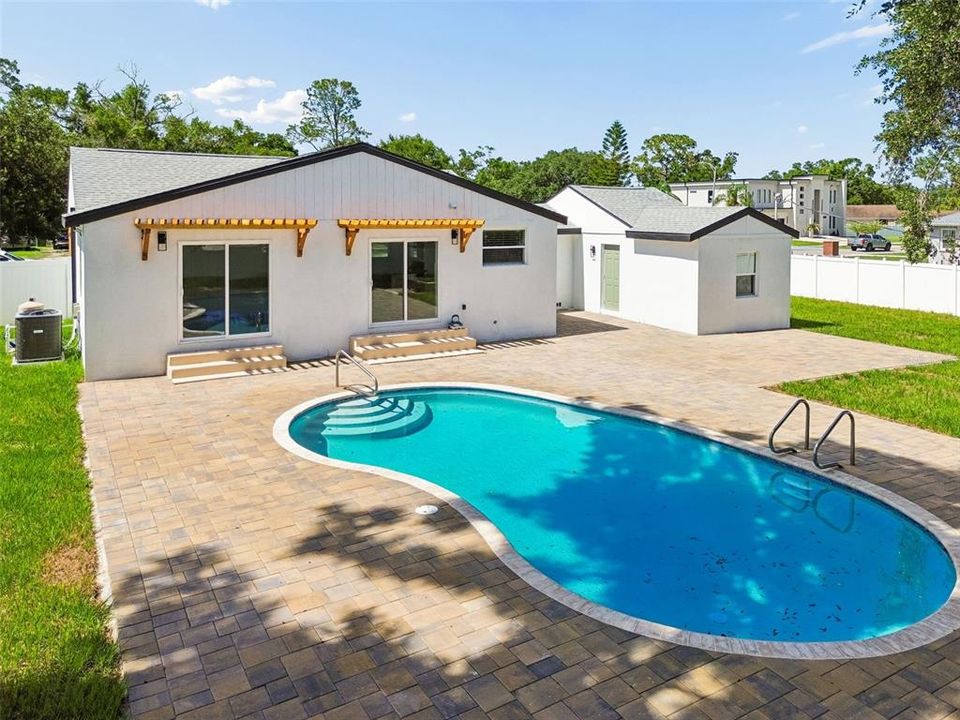 En Venta: $599,000 (4 camas, 3 baños, 1637 Pies cuadrados)