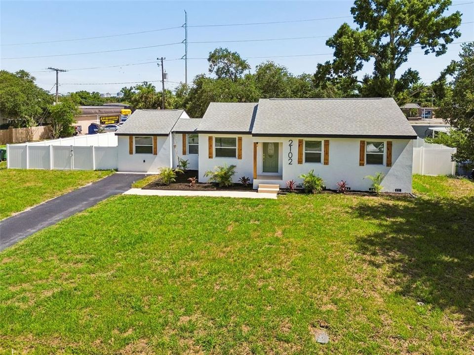 En Venta: $599,000 (4 camas, 3 baños, 1637 Pies cuadrados)