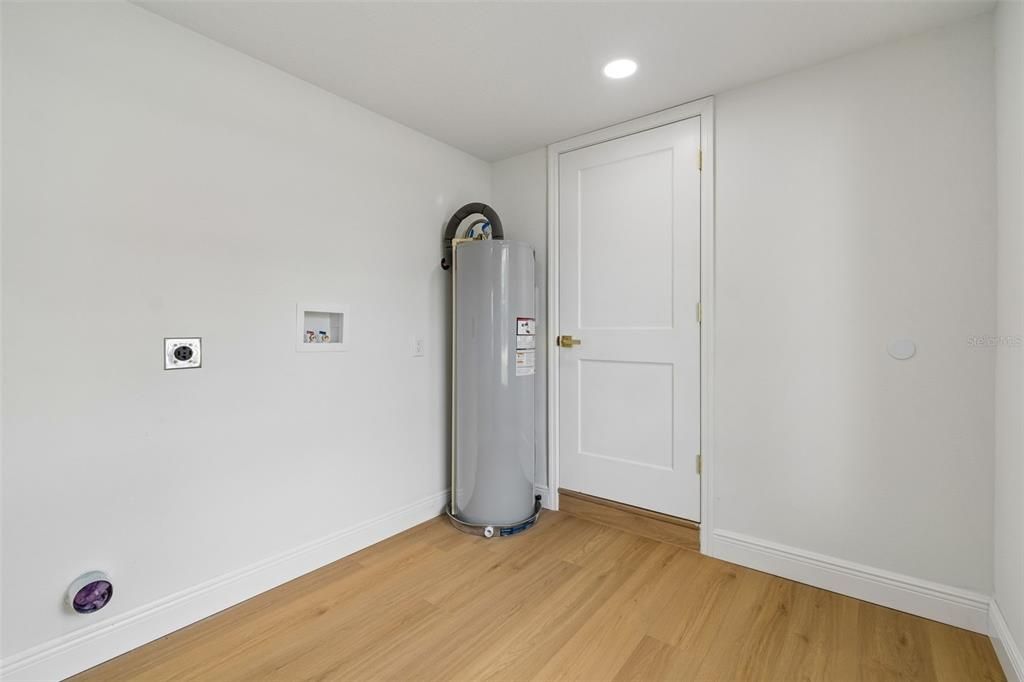 En Venta: $599,000 (4 camas, 3 baños, 1637 Pies cuadrados)