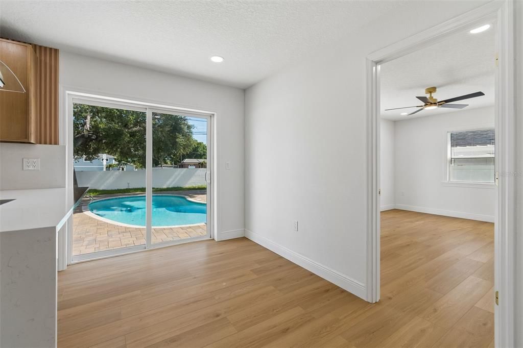 En Venta: $599,000 (4 camas, 3 baños, 1637 Pies cuadrados)