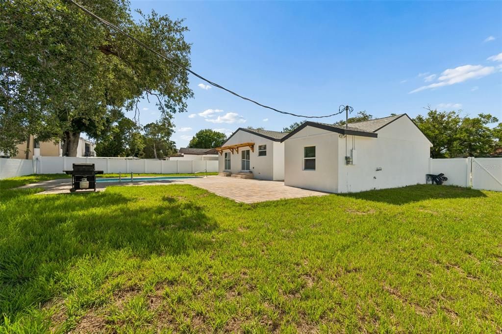 En Venta: $599,000 (4 camas, 3 baños, 1637 Pies cuadrados)